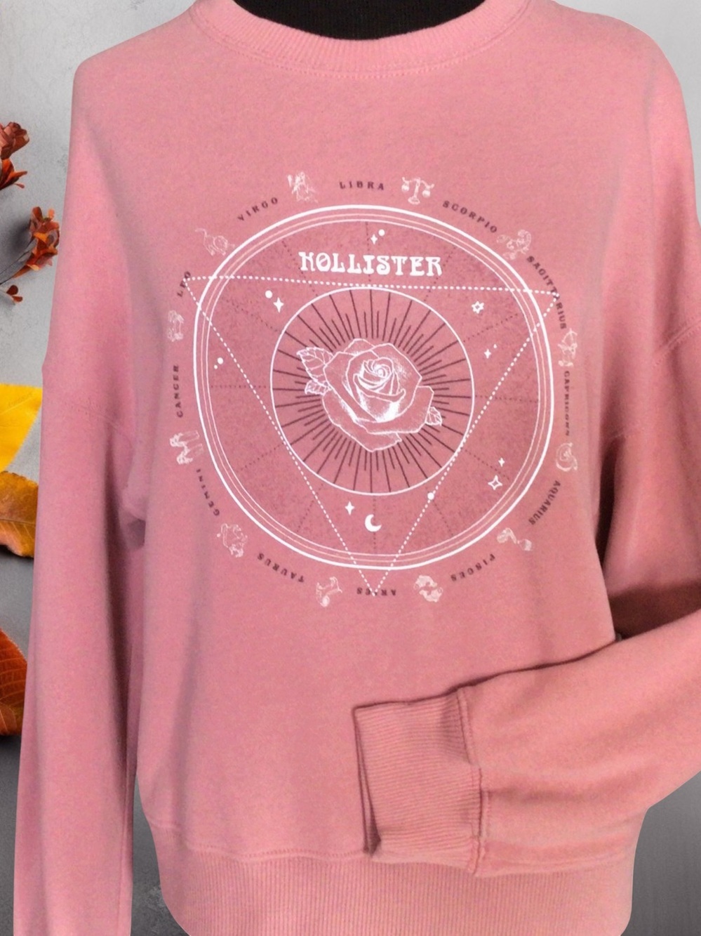 Hollister Women’s (M) Dusty Rose Crewneck Sweatshirt Rose Zodiac Graphic 25.00
